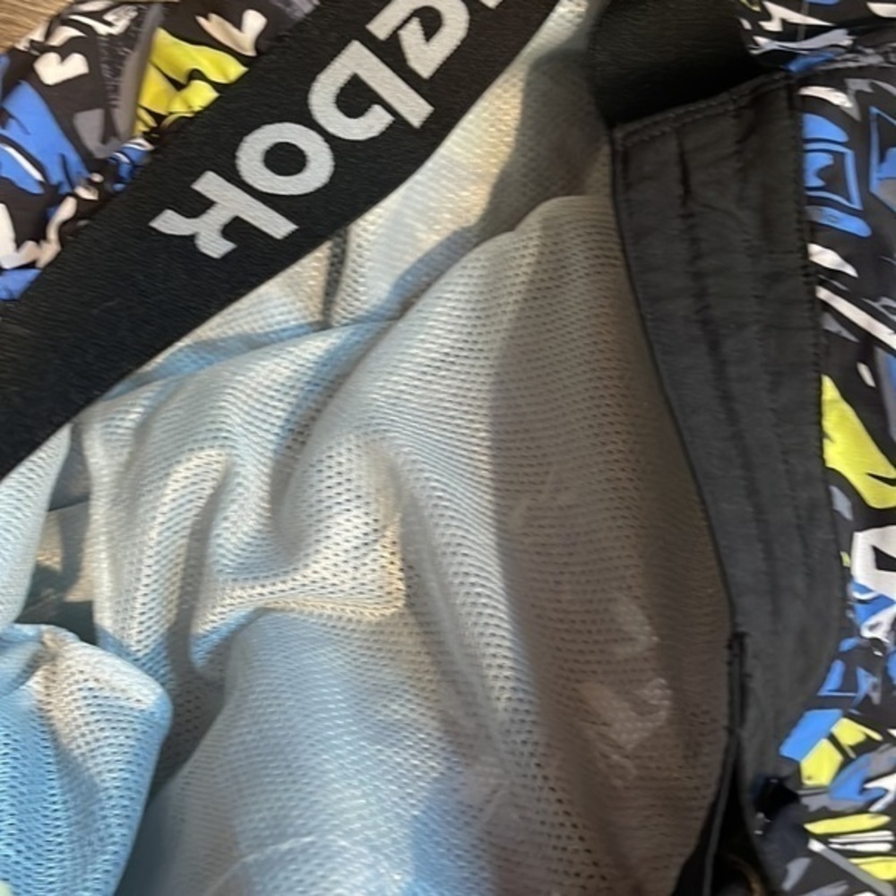 Reebok Hybrid shorts color is hero yellow - Picture 3 of 4